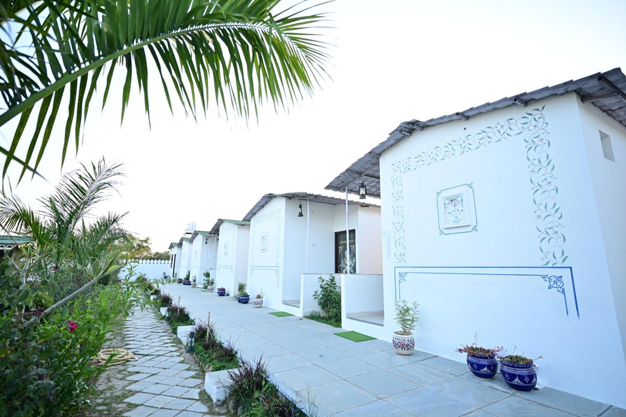 The Castle Crown - Hem Vilas Resort Ranthambhore サワイ・マドプール エクステリア 写真