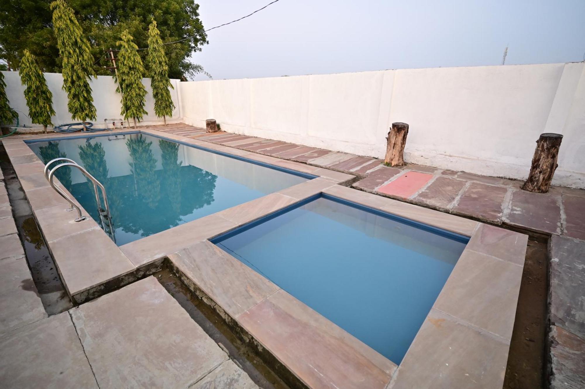 The Castle Crown - Hem Vilas Resort Ranthambhore サワイ・マドプール エクステリア 写真