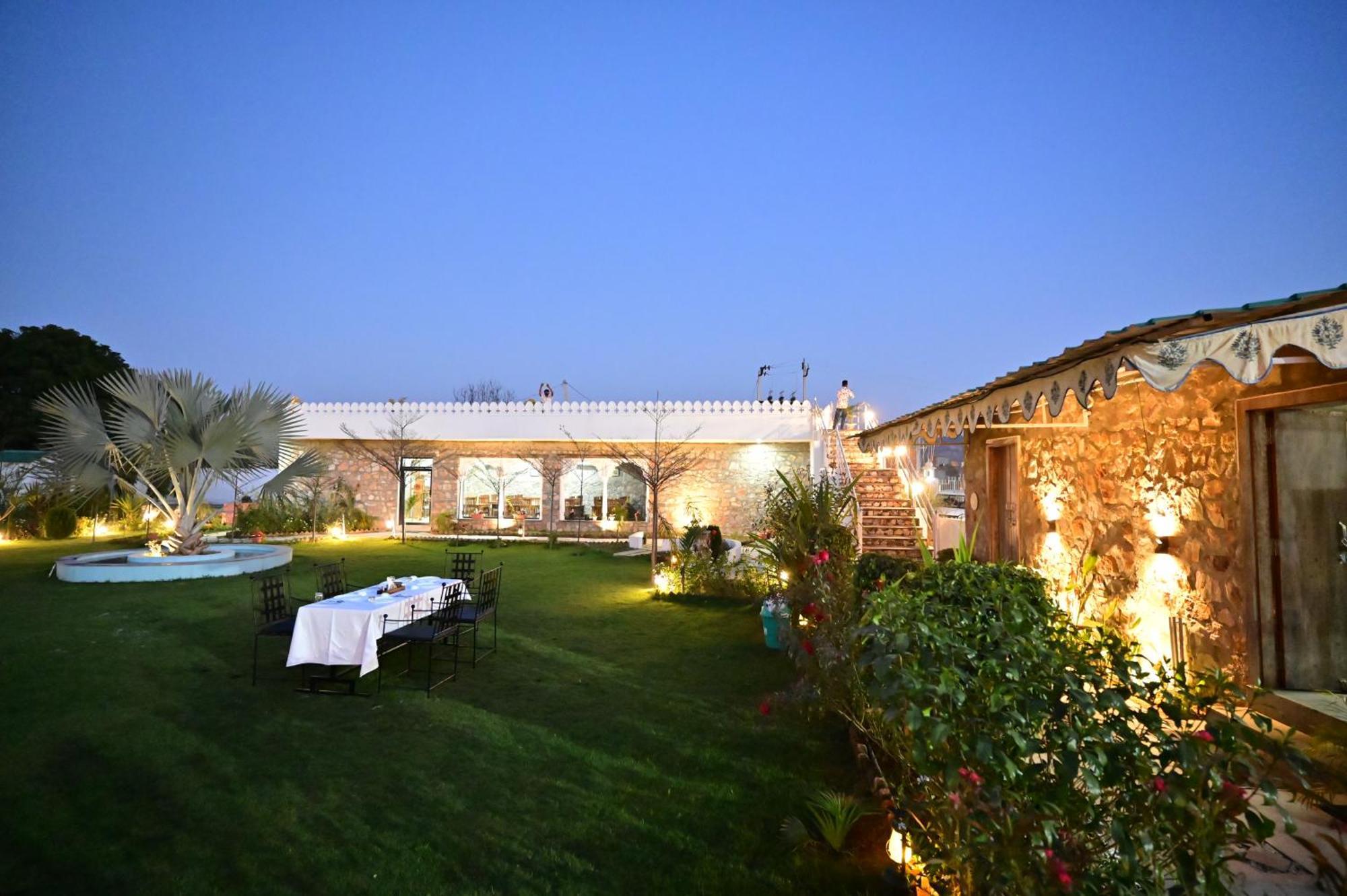 The Castle Crown - Hem Vilas Resort Ranthambhore サワイ・マドプール エクステリア 写真