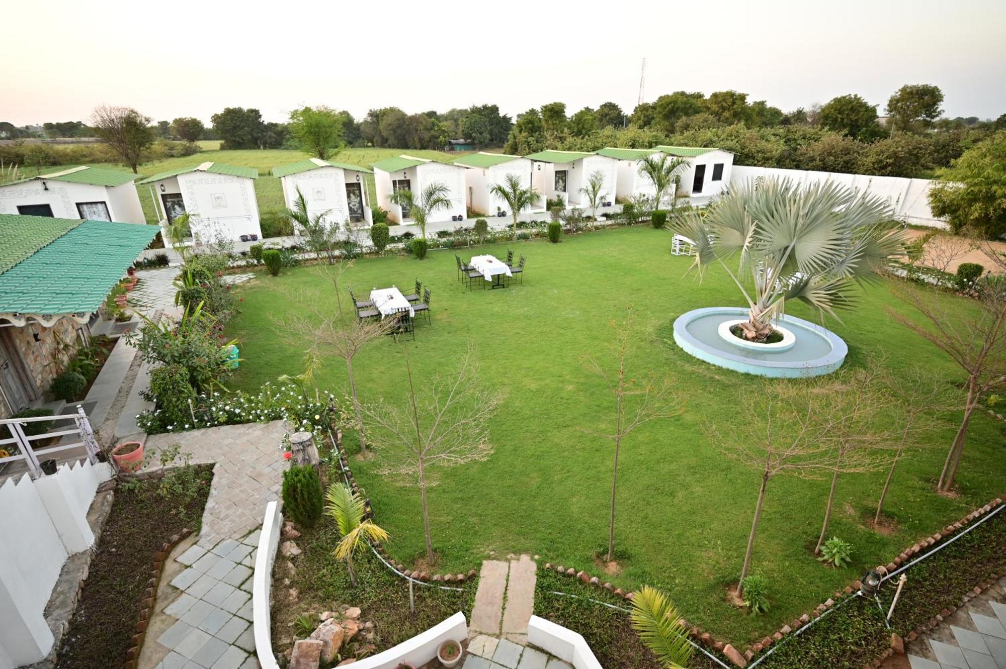 The Castle Crown - Hem Vilas Resort Ranthambhore サワイ・マドプール エクステリア 写真