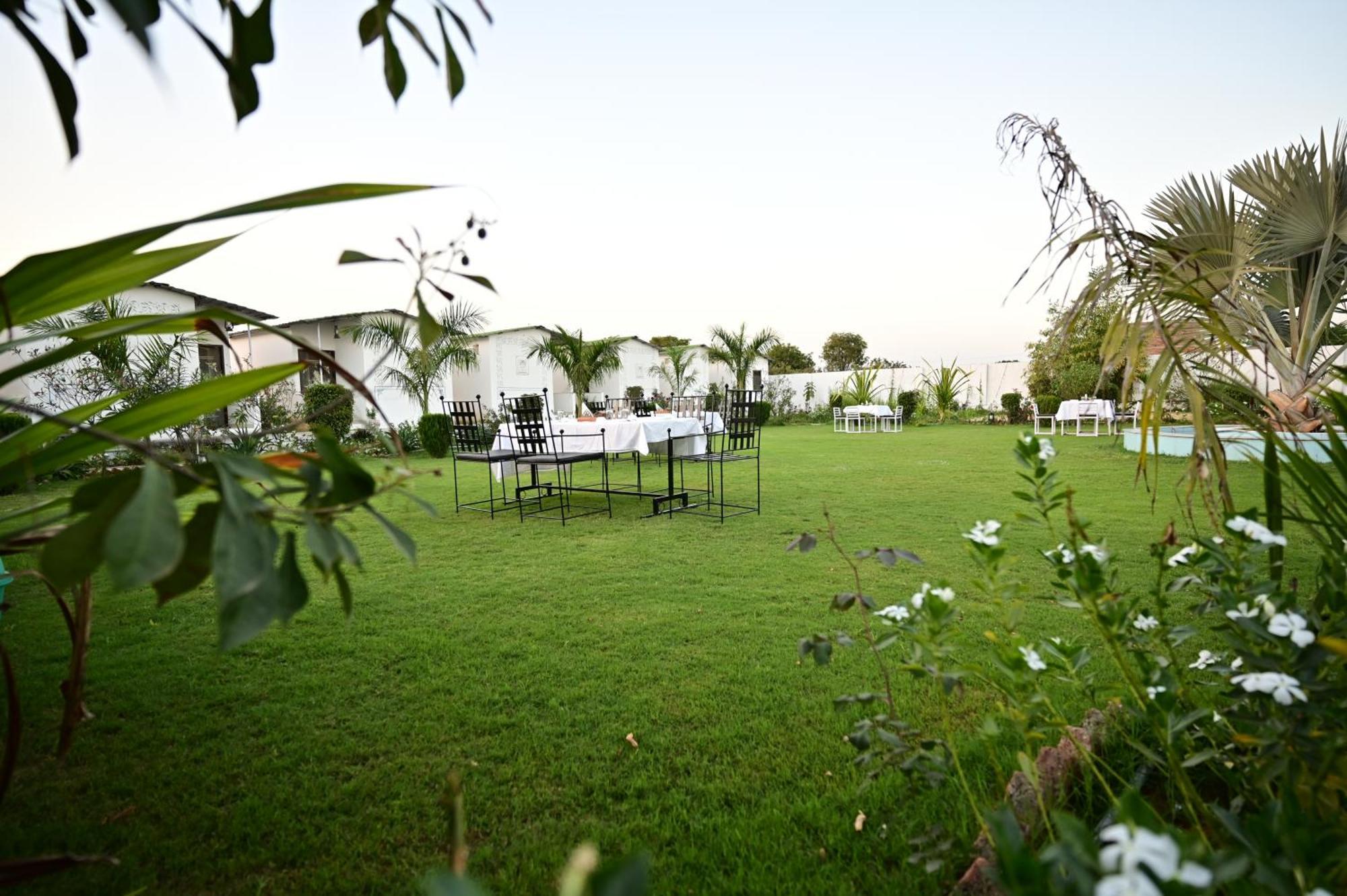 The Castle Crown - Hem Vilas Resort Ranthambhore サワイ・マドプール エクステリア 写真