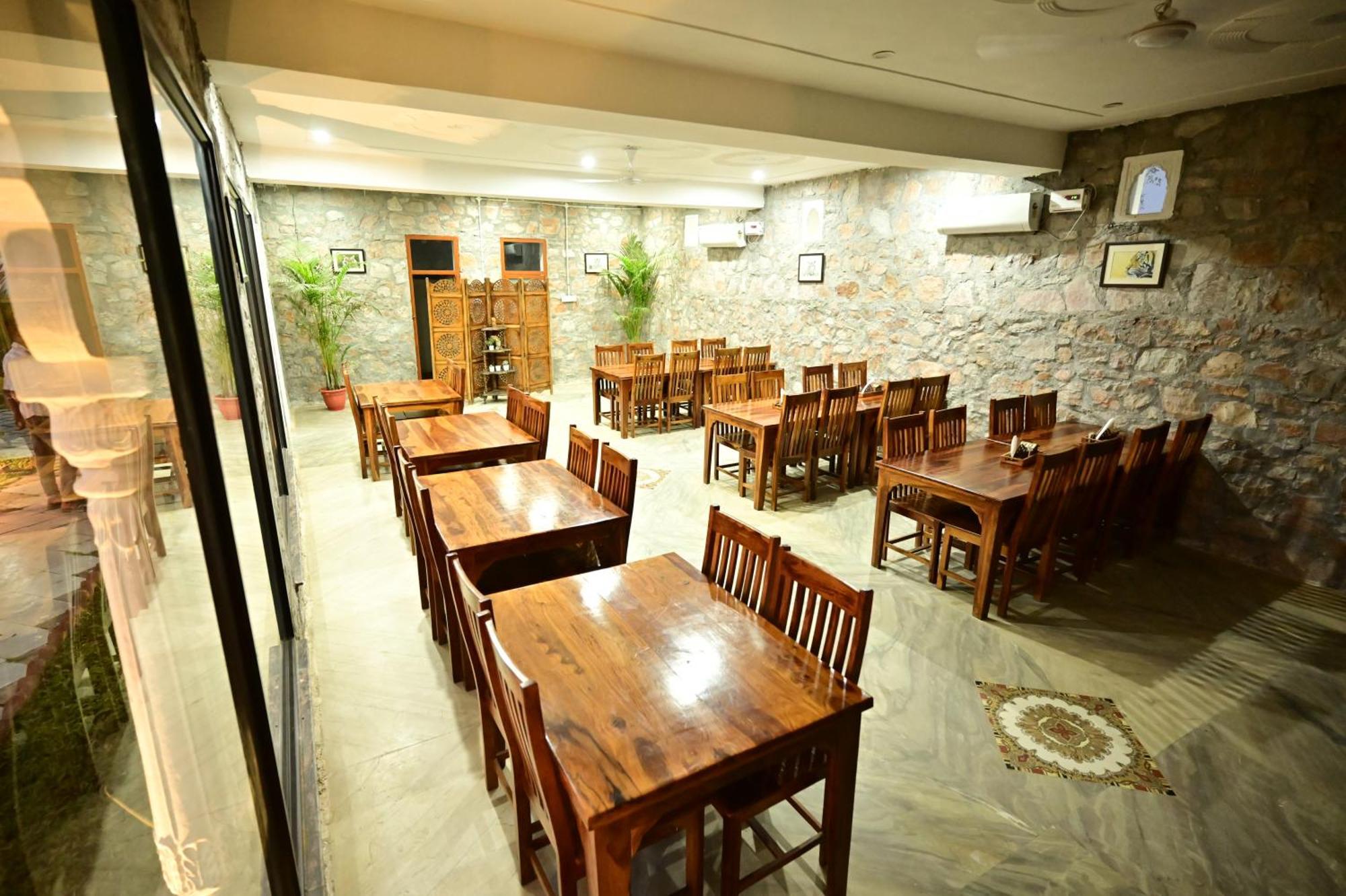 The Castle Crown - Hem Vilas Resort Ranthambhore サワイ・マドプール エクステリア 写真