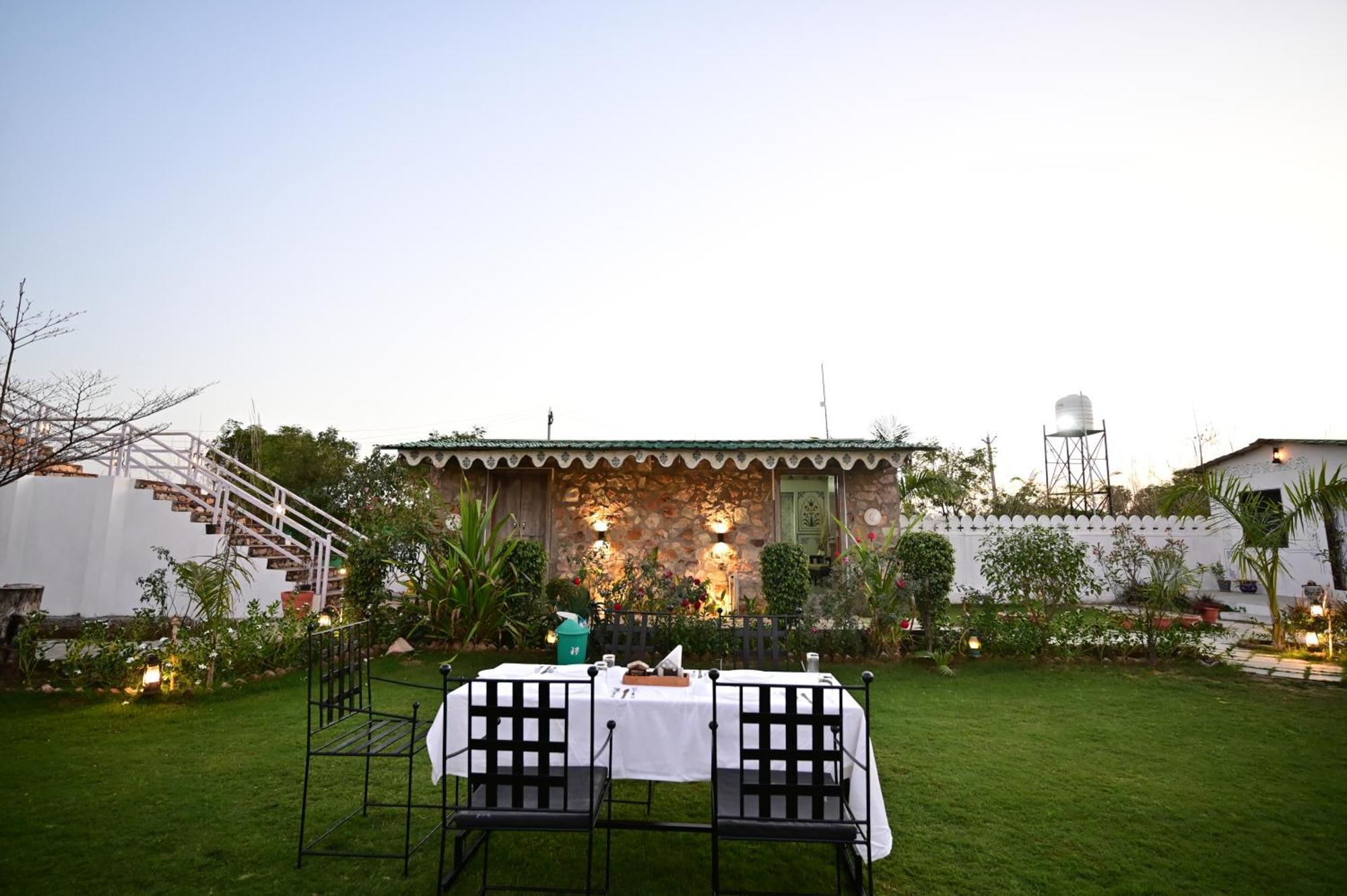 The Castle Crown - Hem Vilas Resort Ranthambhore サワイ・マドプール エクステリア 写真